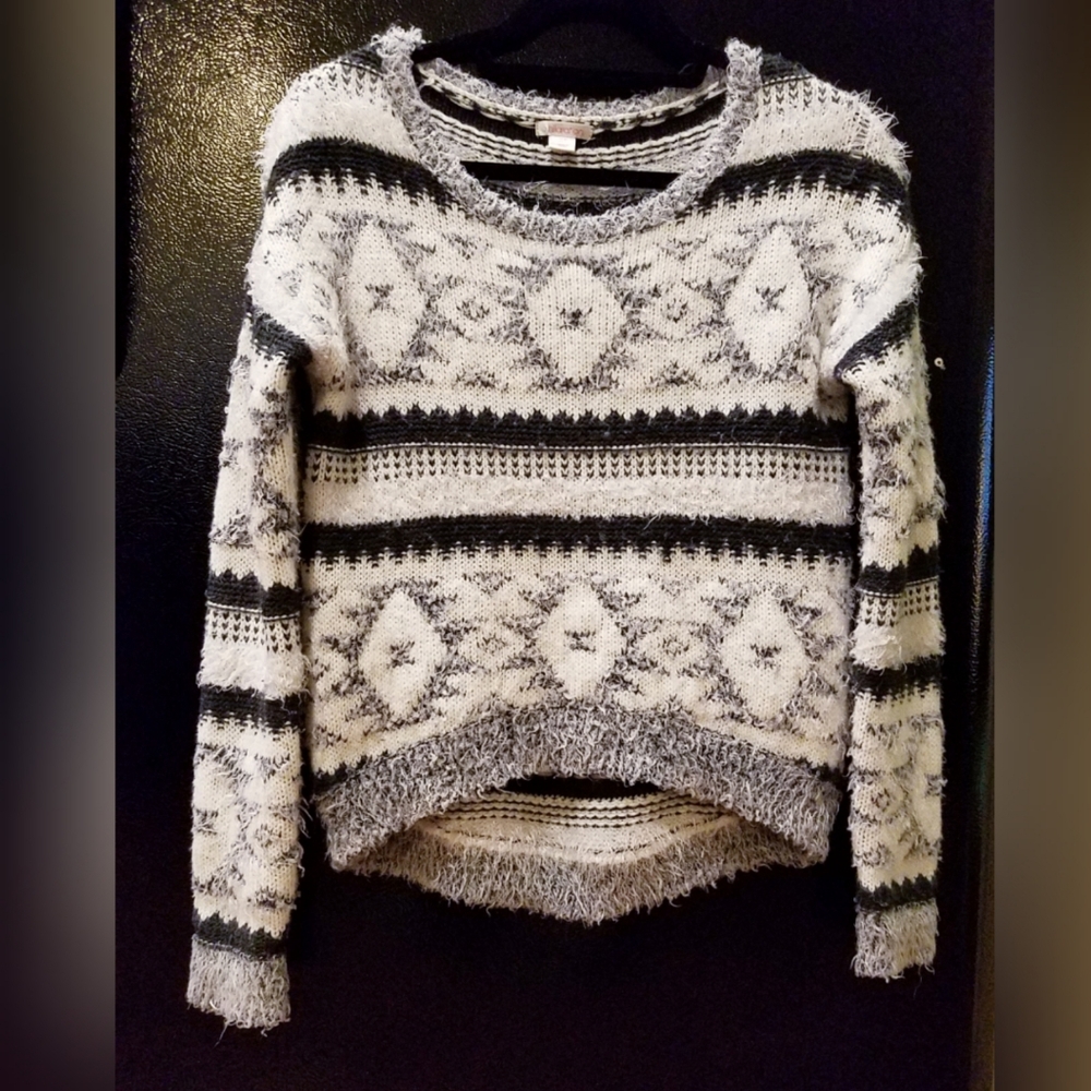 Exhilaration  eyelash sweater.